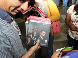 Un tumulto de personas esperaba ver al candidato del PRI a la Presidencia de la Repúbica.  /