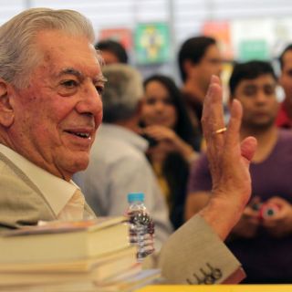 Vargas Llosa, Almudena Grandes y otros celebran el éxito de la FIL