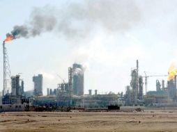 El cierre del estrecho de Ormuz podría causar una situación de desabastecimiento de petróleo en el mundo. ARCHIVO  /