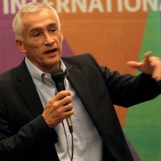 Jorge Ramos hace hablar y debatir a un auditorio en la FIL