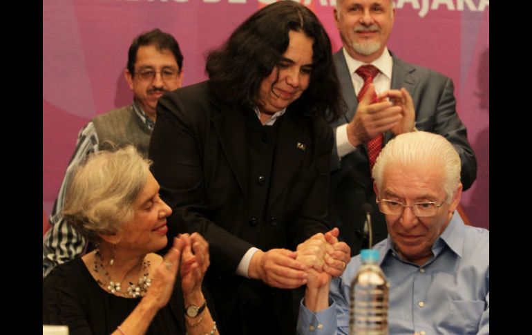 Consuelo Sáizar, presidenta Consejo Nacional de la Cultura y las Artes, hizo entrega del reconocimiento.  /