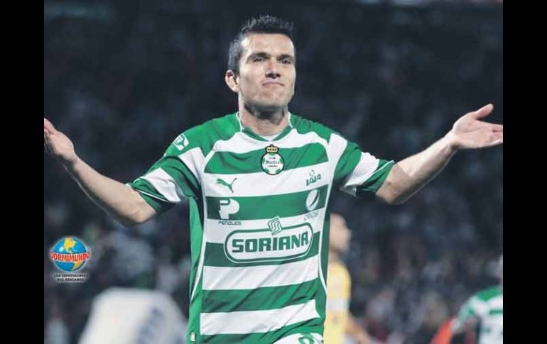 Juan Pablo ''Chato'' Rodríguez indicó el camino a la final a su equipo, al hacer el primer gol del Santos, por la vía penal. NTX  /