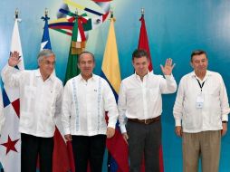 Los presidentes Sebastián Piñera de Chile, Calderón, Juan Manuel Santos de Colombia y el canciller peruano Rafael Roncagliolo. REUTERS  /