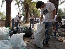 Voluntarios han recogido enormes bolsas con residuos de todo tipo durante un par de sábados. ARCHIVO  /