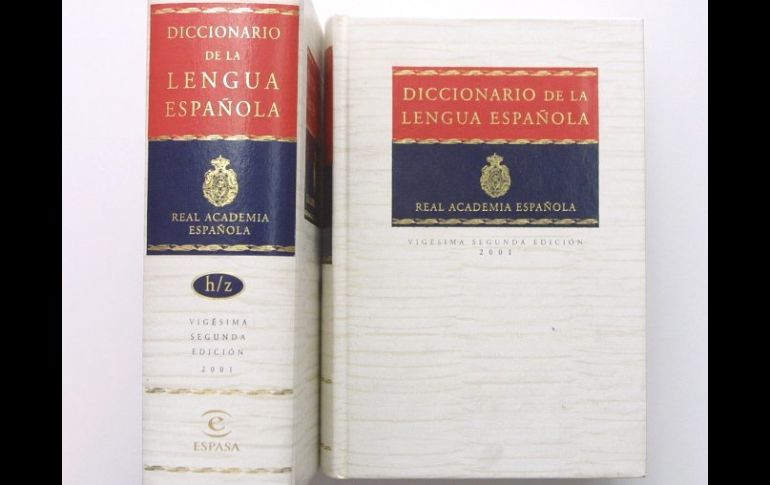 Dentro de la Real Academia Española (RAE), asesora de la Fundéu BBVA, no se encuentra la denotacion de autoridad para ascendente.  /