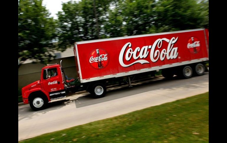 La compañía mexicana produce y distribuye las marcas Coca-Cola, Fanta, Sprite, del Valle y otros. ARCHIVO  /