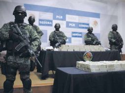 Militares mexicanos resguardan dinero decomisado a los cárteles. EL UNIVERSAL  /