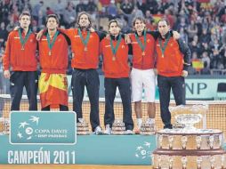 Marcel Granollers, Fernando Verdasco, Feliciano López, David Ferrer, Rafael Nadal y Albert Costa. REUTERS  /