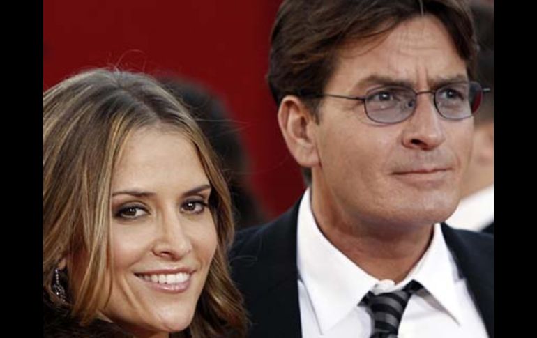 Sheen y Mueller se separaron en mayo. Son padres de unos mellizos. AP  /