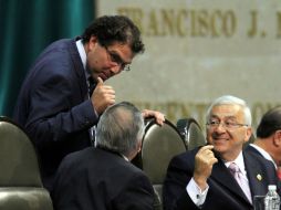 El legislador del PRD Armando Ríos Piter (i) destacó que que más del 10 % del PIB se concentra alrededor de 12 familias.  /