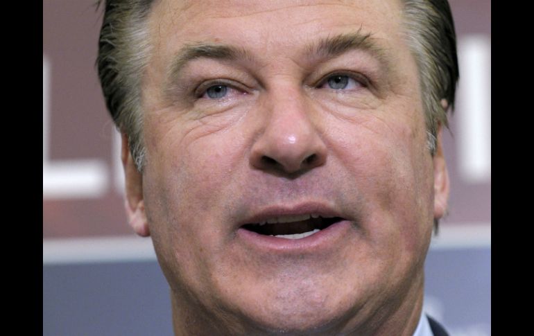 El avión partía de Los Ángeles rumbo a Nueva York y Baldwin fue reubicado en un vuelo posterior. AP  /