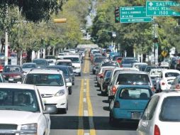 Los accidentes viales provocaron un fuerte congestionamiento desde las 6:30 horas de ayer (cuando falleció un motociclista en la zona).  /