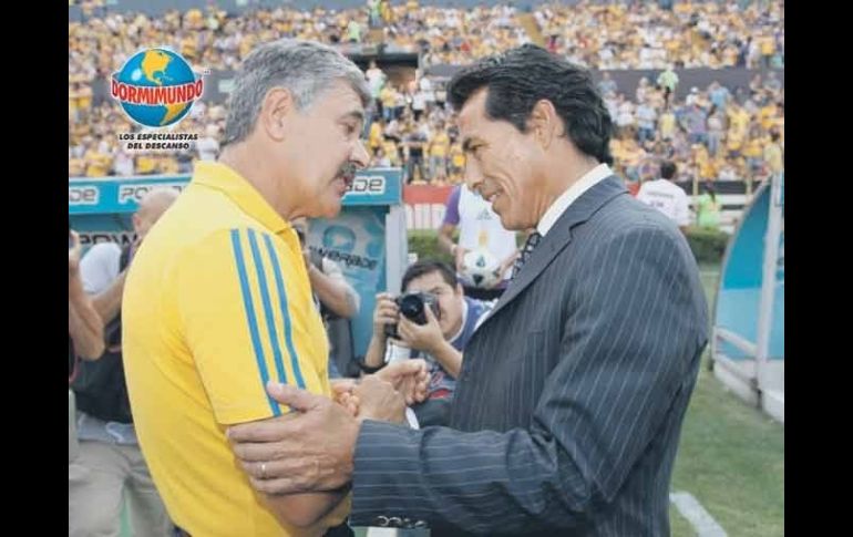 Benjamín Galindo (der.), saluda a Ricardo Ferretti. MEXSPORT  /