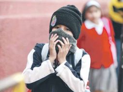 Debido a las bajas temperaturas, las autoridades han recorrido el horario en 306 planteles educativos.  /