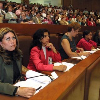 Buscan aumentar el número de mujeres en el Congreso