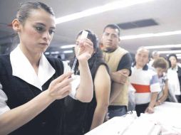 La Secretaría de Salud del Distrito Federal comenzó a aplicar 736 mil dosis contra la influenza estacional. EL UNIVERSAL  /