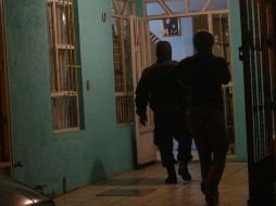 El asaltante asesinó a cuchilladas al jefe de la familia e hirió a uno de sus hijos.  /