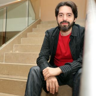 Andrés Neuman trasporta al lector a un ''Patio de locos''