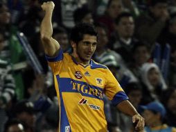 Damián Álvarez festeja el gol con el que Tigres da un paso sólido al título del Apertura 2011. MEXSPORT  /