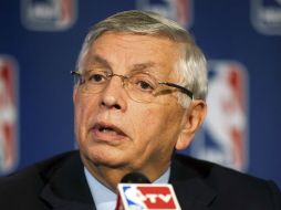 David Stern durante conferencia de prensa el día de ayer, cuando terminó con la ratificación del nuevo contrato. AP  /