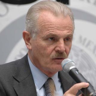 Labastida reta a Calderón a demostrar intromisión del crimen en comicios