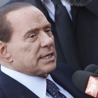 Niega Berlusconi haber tenido un 'harén'