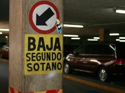 La iniciativa pretende que se cobre por minuto en los estacionamientos, y no por hora como sucede actualmente. ARCHIVO  /