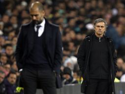 José Mourinho (der.) asegura que la suerte tuvo su parte en el derrota de los merengues. REUTERS  /