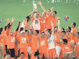 Jugadores de la Universidad Autónoma de Tamaulipas celebran la obtención del título. MEXSPORT  /