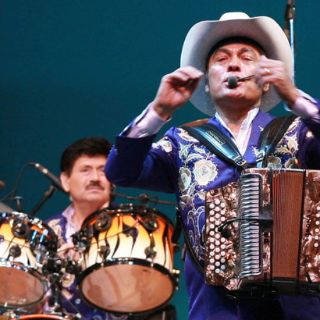 Los Tigres del Norte deleitan a su público salvadoreño