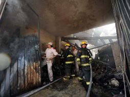 Bomberos lograron apagar el incendio, pero el material almacenado en el lugar fue consumido por las llamas.  /