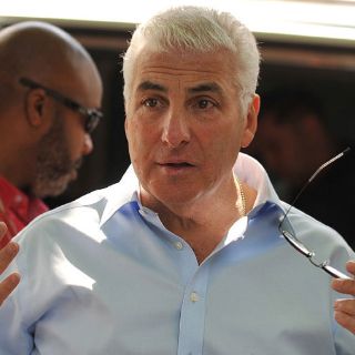 Padre de Amy Winehouse piensa publicar memorias sobre ella