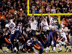 Matt Prater conecta el gol de campo que fue la diferencia en el partido. AP  /