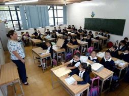 La carga de trabajo para los maestros se acentúa con las exigencias burocráticas. ARCHIVO  /