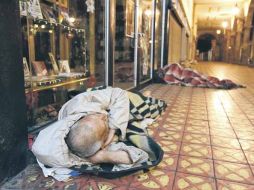 Según el Ayuntamiento tapatío, el fenómeno de la indigencia se ha incrementado 30% en el último año.  /