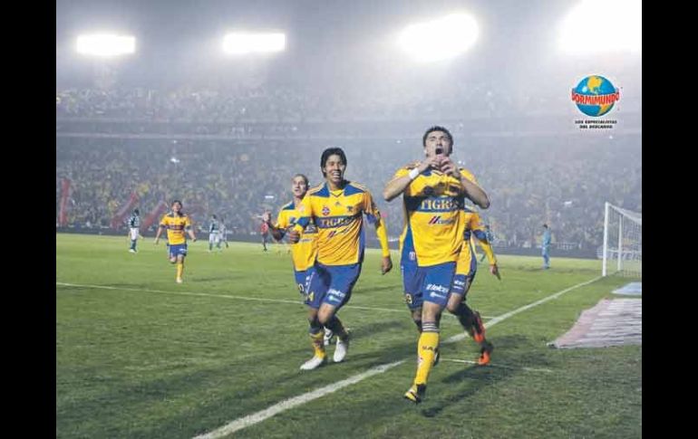 Héctor Mancilla (der.) celebra su gol. REUTERS  /