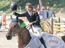 Juan Pablo Gaspar saluda a la concurrencia a lomos de su caballo ''Gama Cocu''.  /