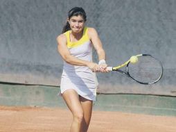 Marcela Zacarías se sobrepuso al buen nivel de Karina Hinojosa y logró ganar el campeonato.  /