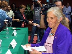 Aún faltan por entregar 100 títulos, que están en proceso en el Registro Público municipal.  /