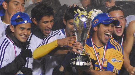 Campeones, los Tigres de la UANKL obtuvieron el título al vencer 3-1 al Santos Laguna. NOTIMEX  /