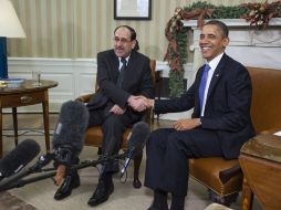 Barack Obama, saluda al primer ministro iraquí Nouri al-Maliki, en el Salón Oval de la Casa Blanca. EFE  /