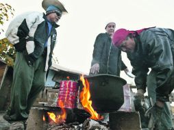 El Sistema Nacional de Protección Civil recomienda vestir ropa abrigadora.  /