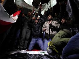 Seguidores del presidente Al Asad manifiestan su apoyo en una protesta. AP  /