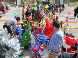Piñatas, dulces y sonrisas para los niños del CRIT y sus familias.  /