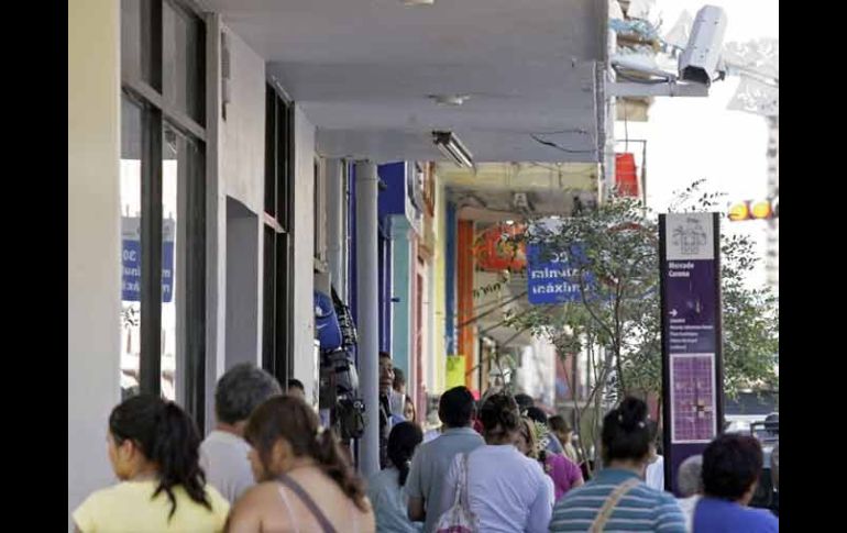 Las autoridades aseguran que al ver las cámaras, las ''pandillitas'' inhiben su comportamiento. ARCHIVO  /