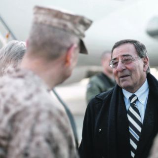Leon Panetta llega a Afganistán en viaje sorpresa