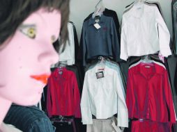 Cuatro de cada 10 prendas chinas ingresa al país con precios por abajo de un dólar. ARCHIVO  /