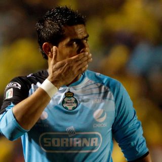 Se inconforma Santos por castigos a Oswaldo y Baloy