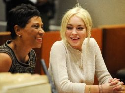 Lohan se mostro de buen humor durante su aparición ante la jueza. AP  /