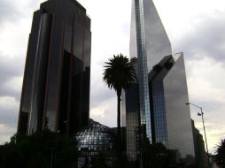 El descenso en la BMV también se debió a la falta de medidas para aliviar la crisis.  /